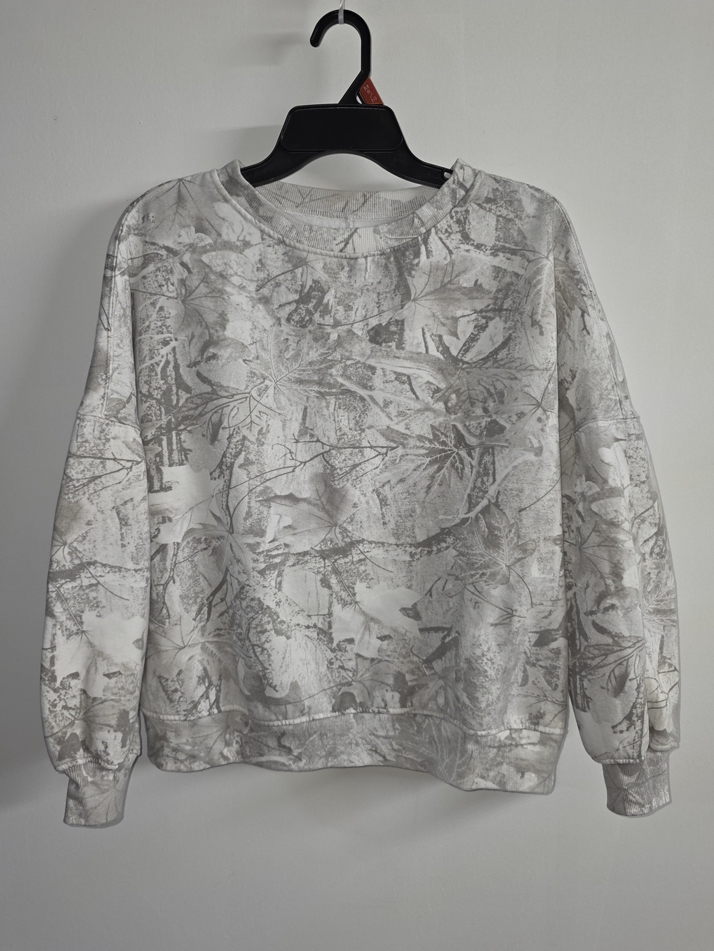 Crewneck Sweatshirt in White Gray Camo Print